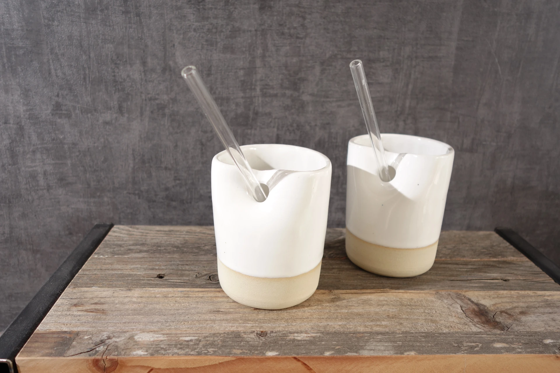 Becher mit Strohhalmöffnung (weiß)