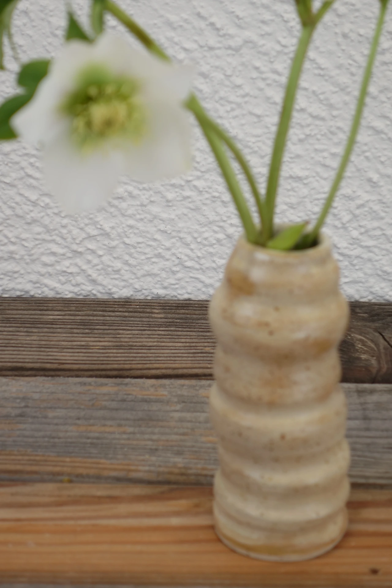 Schmale Vase - organische Wellenführung